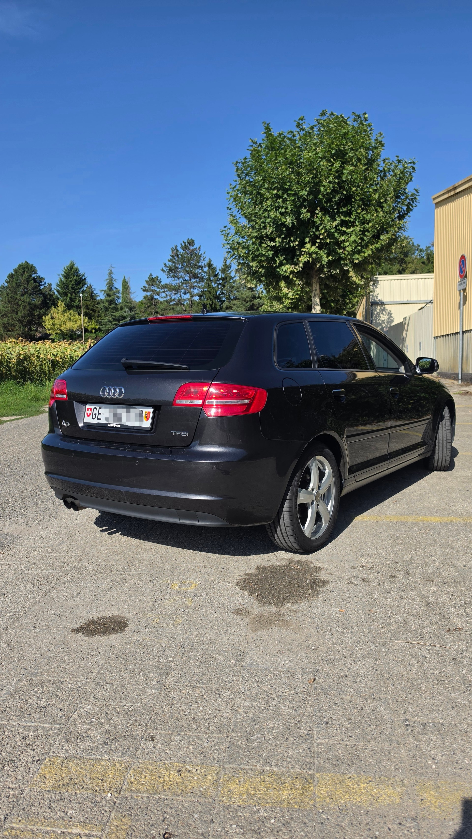 AUDI 1.8 16V T FSI Ambiente S-Tr-image-3
