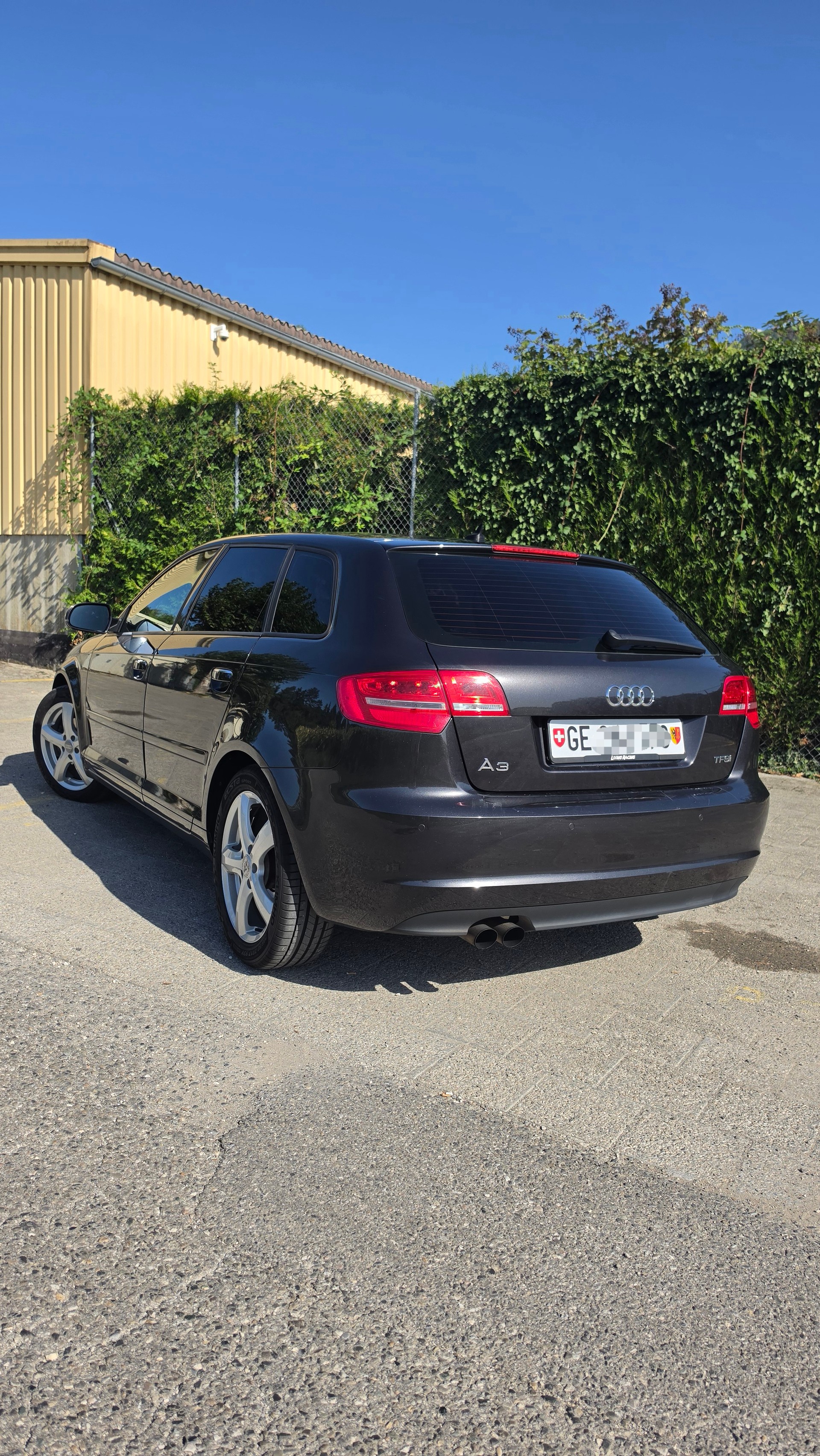AUDI 1.8 16V T FSI Ambiente S-Tr-image-2