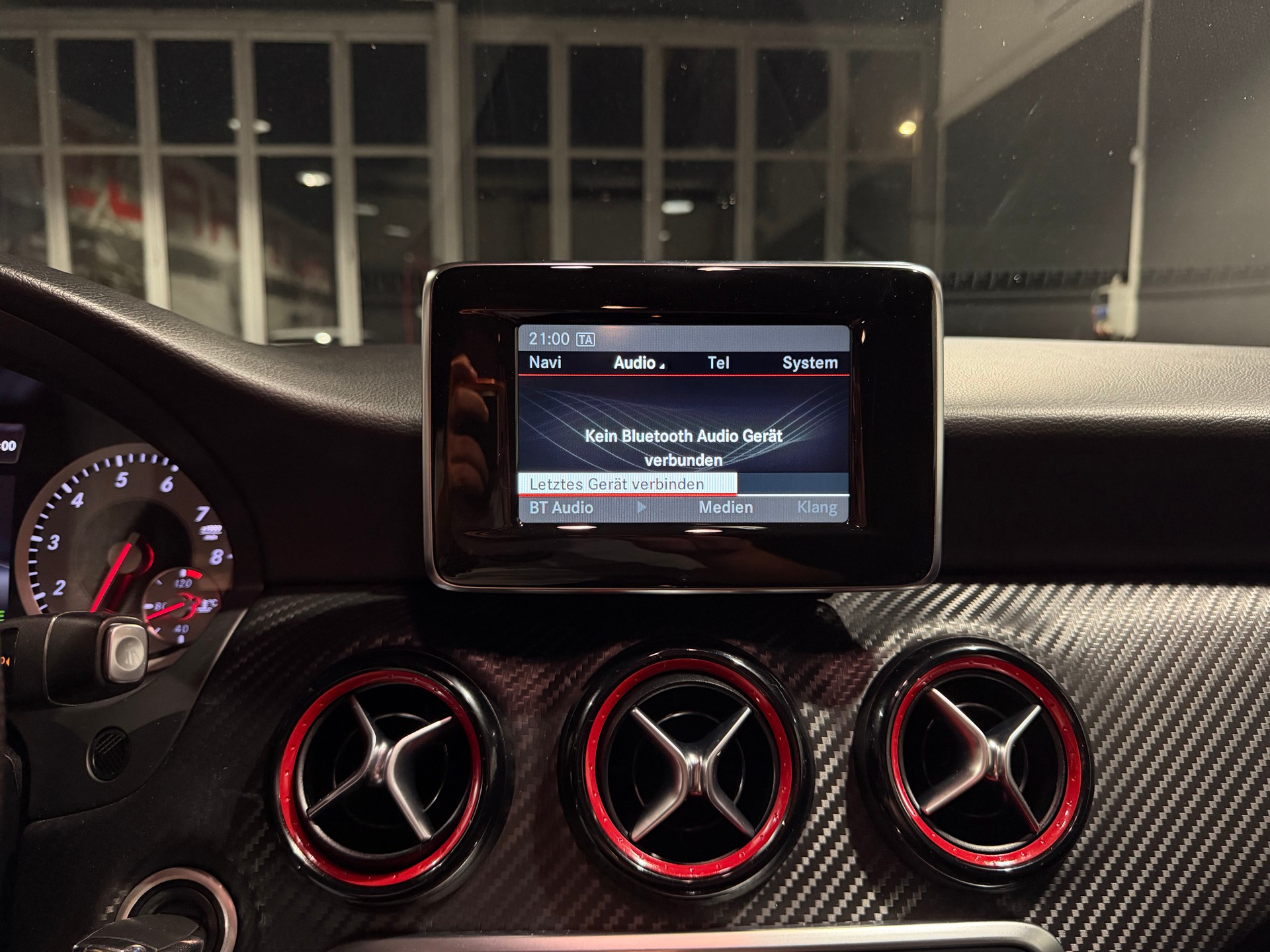 MERCEDES-BENZ A 250 AMG Line 4Matic 7G-DCT-image-17