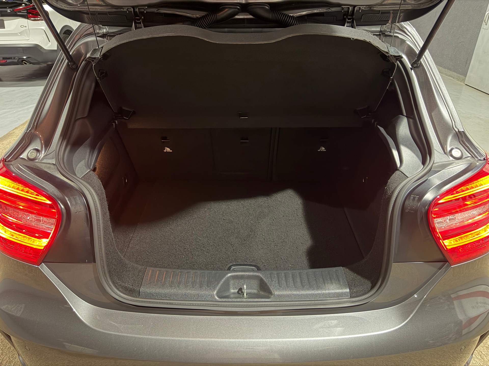 MERCEDES-BENZ A 250 AMG Line 4Matic 7G-DCT-image-8