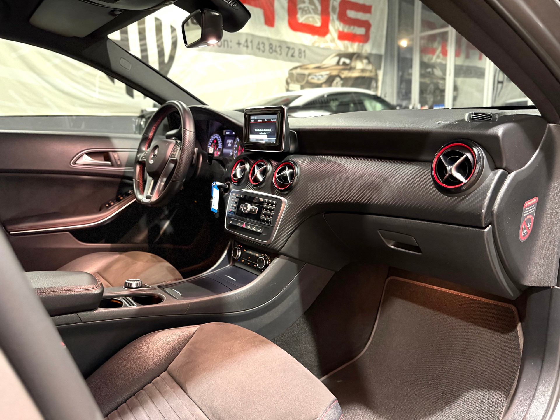 MERCEDES-BENZ A 250 AMG Line 4Matic 7G-DCT-image-12