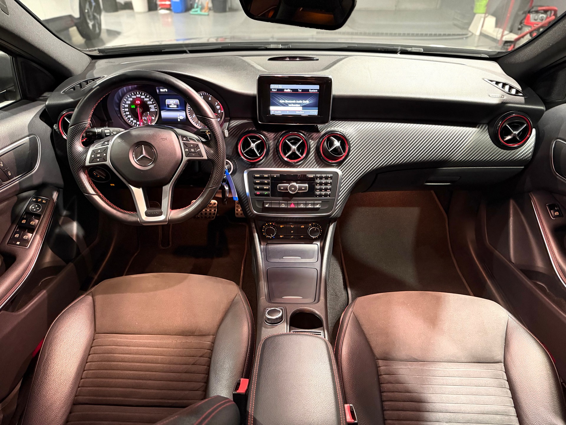 MERCEDES-BENZ A 250 AMG Line 4Matic 7G-DCT-image-9