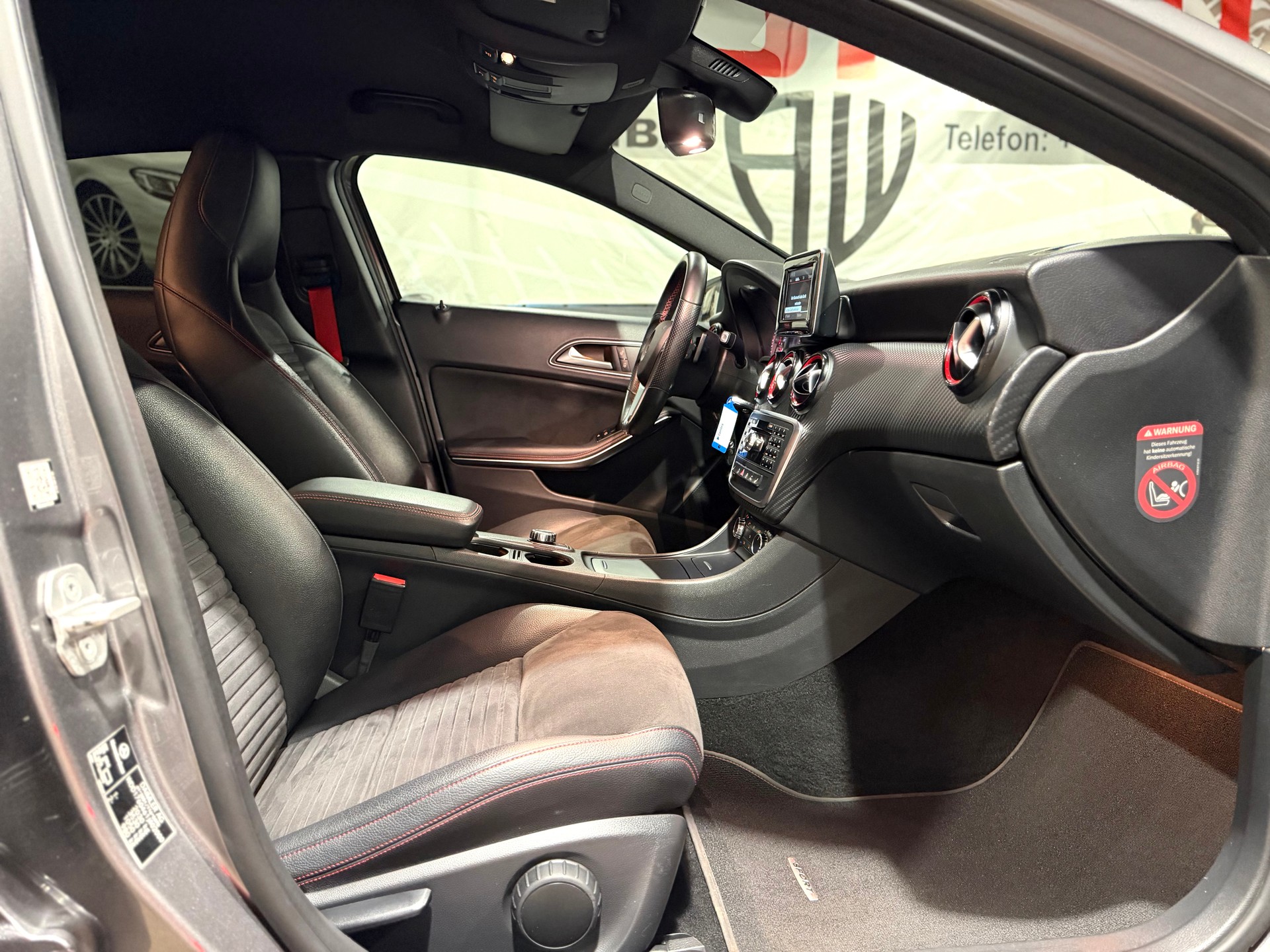 MERCEDES-BENZ A 250 AMG Line 4Matic 7G-DCT-image-10