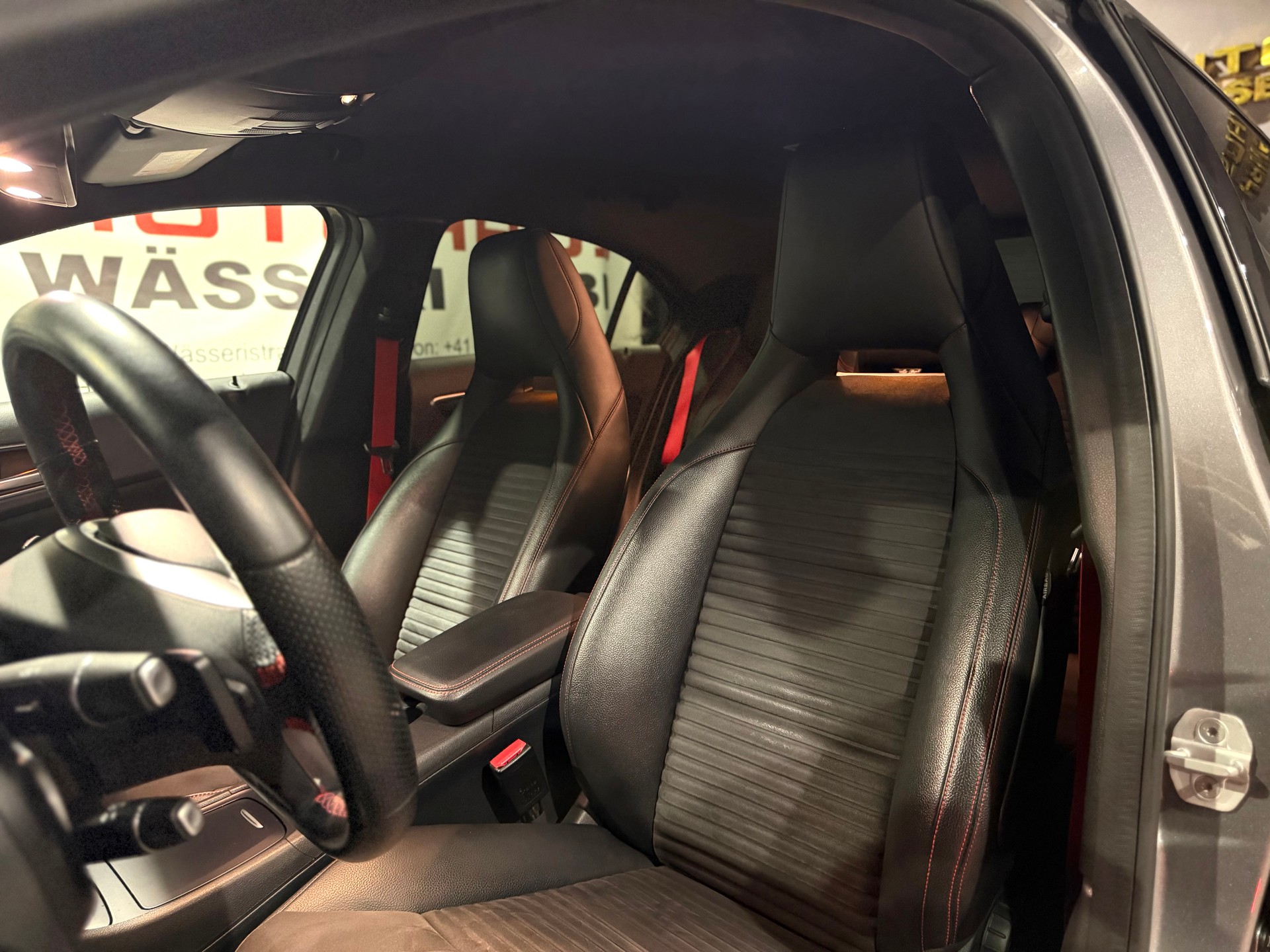 MERCEDES-BENZ A 250 AMG Line 4Matic 7G-DCT-image-11