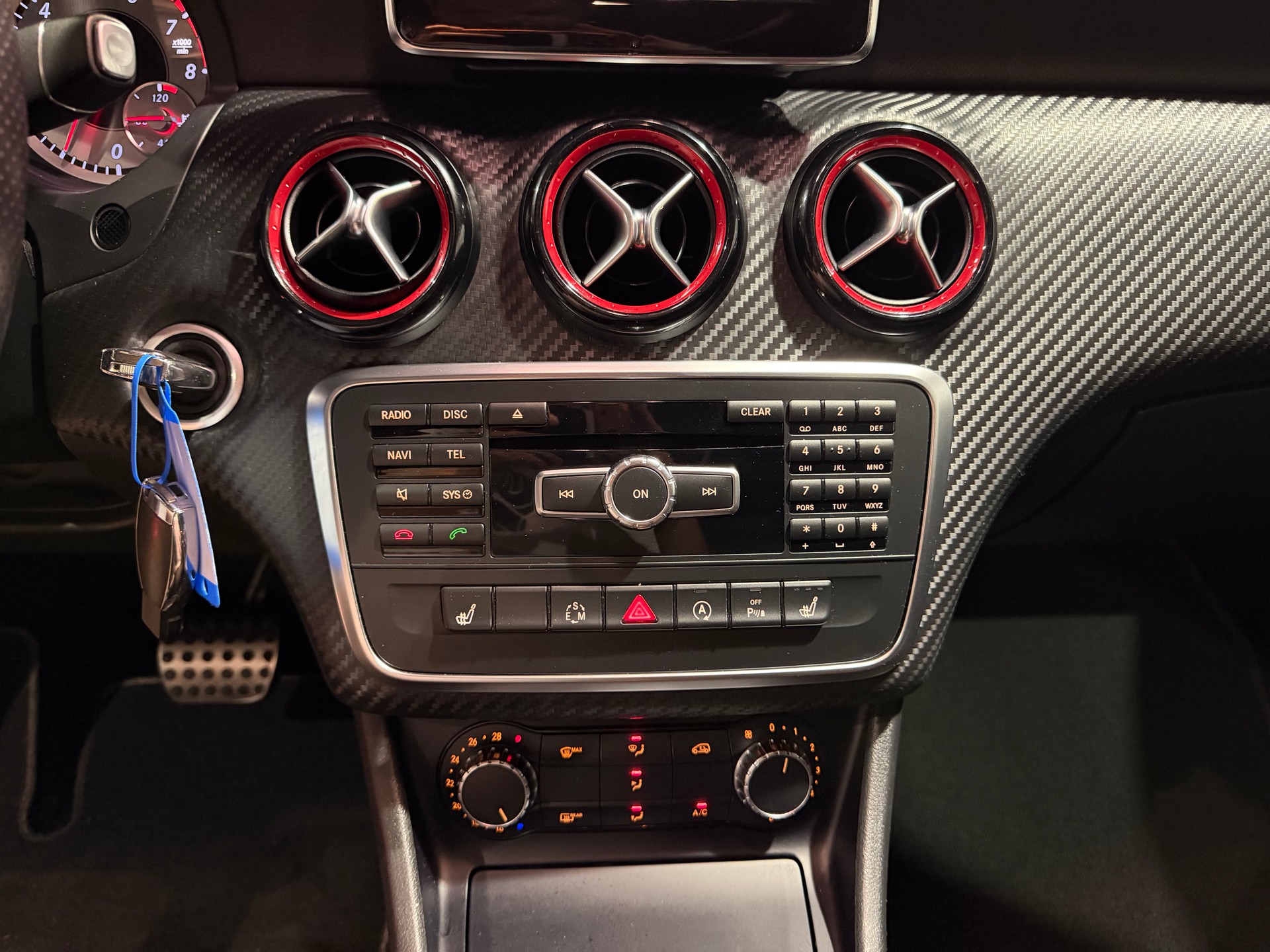MERCEDES-BENZ A 250 AMG Line 4Matic 7G-DCT-image-16