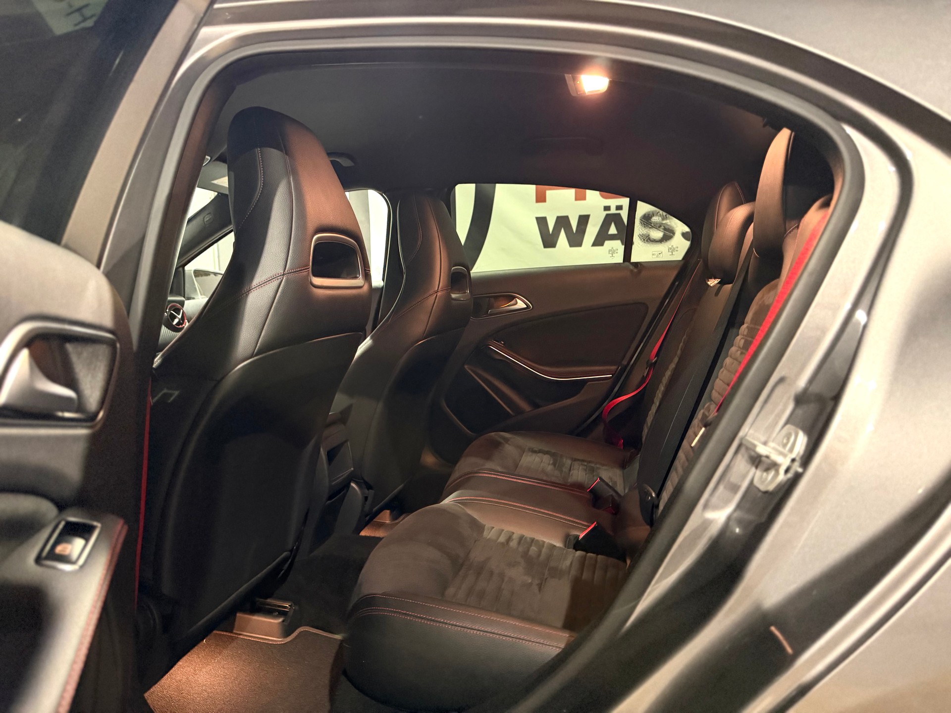 MERCEDES-BENZ A 250 AMG Line 4Matic 7G-DCT-image-14