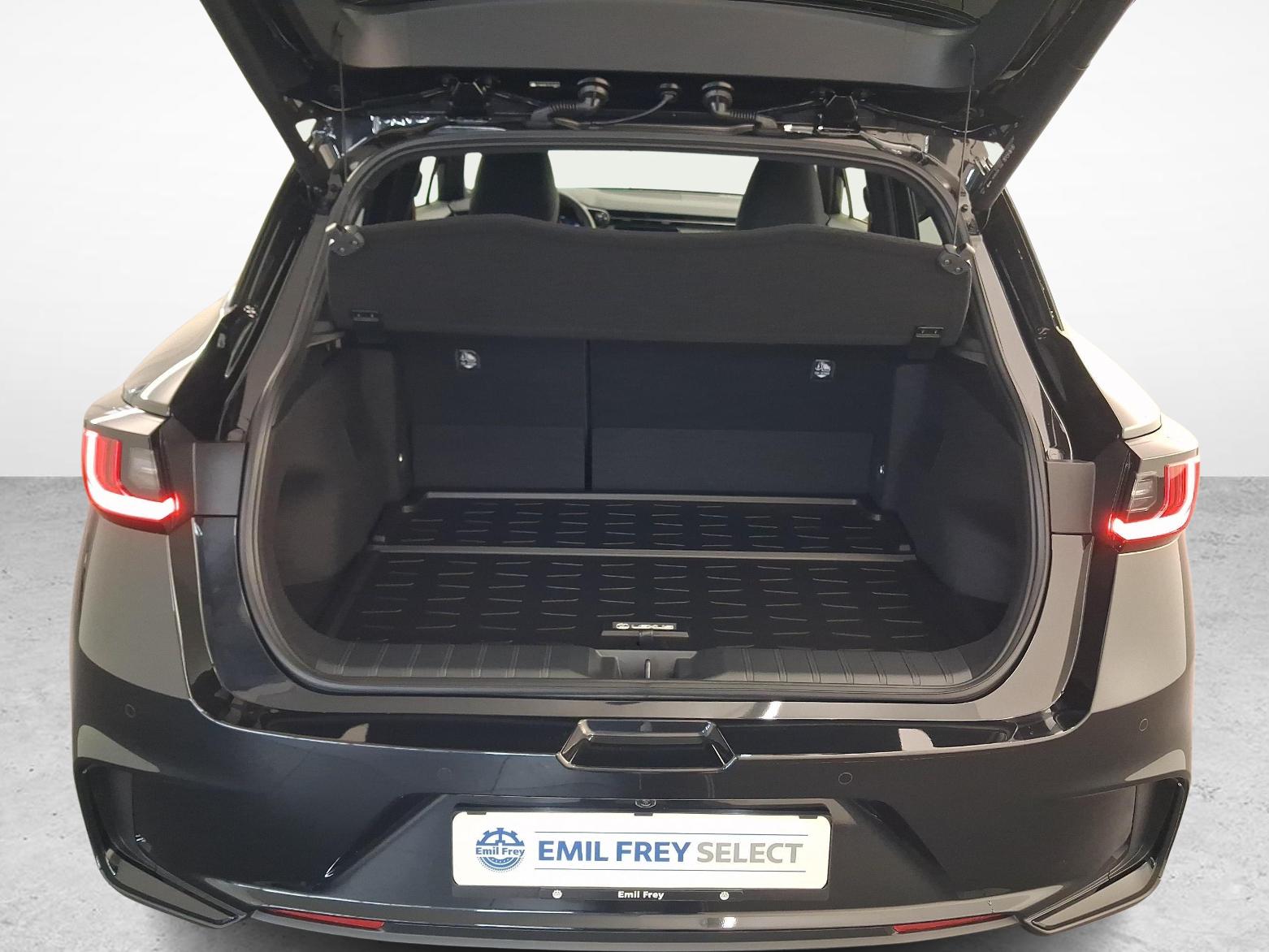 LEXUS LBX 1.5 Hybrid Vibrant Edition AWD-image-11