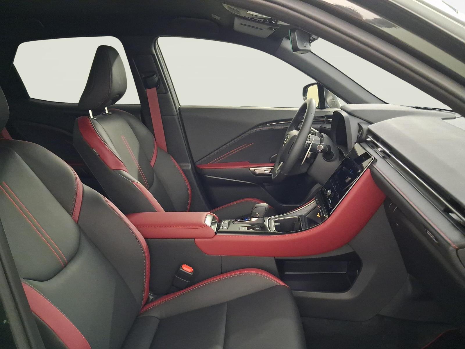 LEXUS LBX 1.5 Hybrid Vibrant Edition AWD-image-9