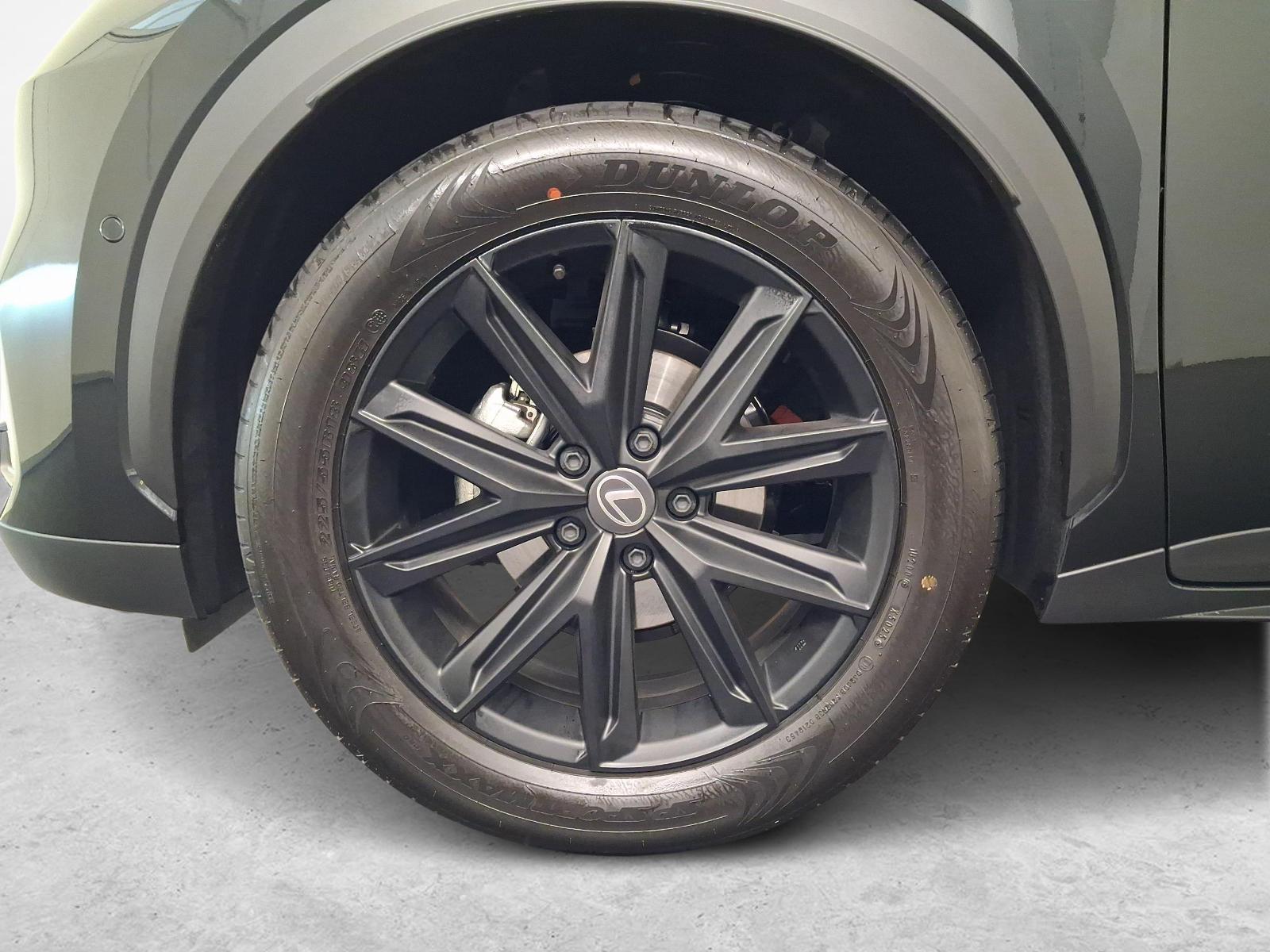 LEXUS LBX 1.5 Hybrid Vibrant Edition AWD-image-13