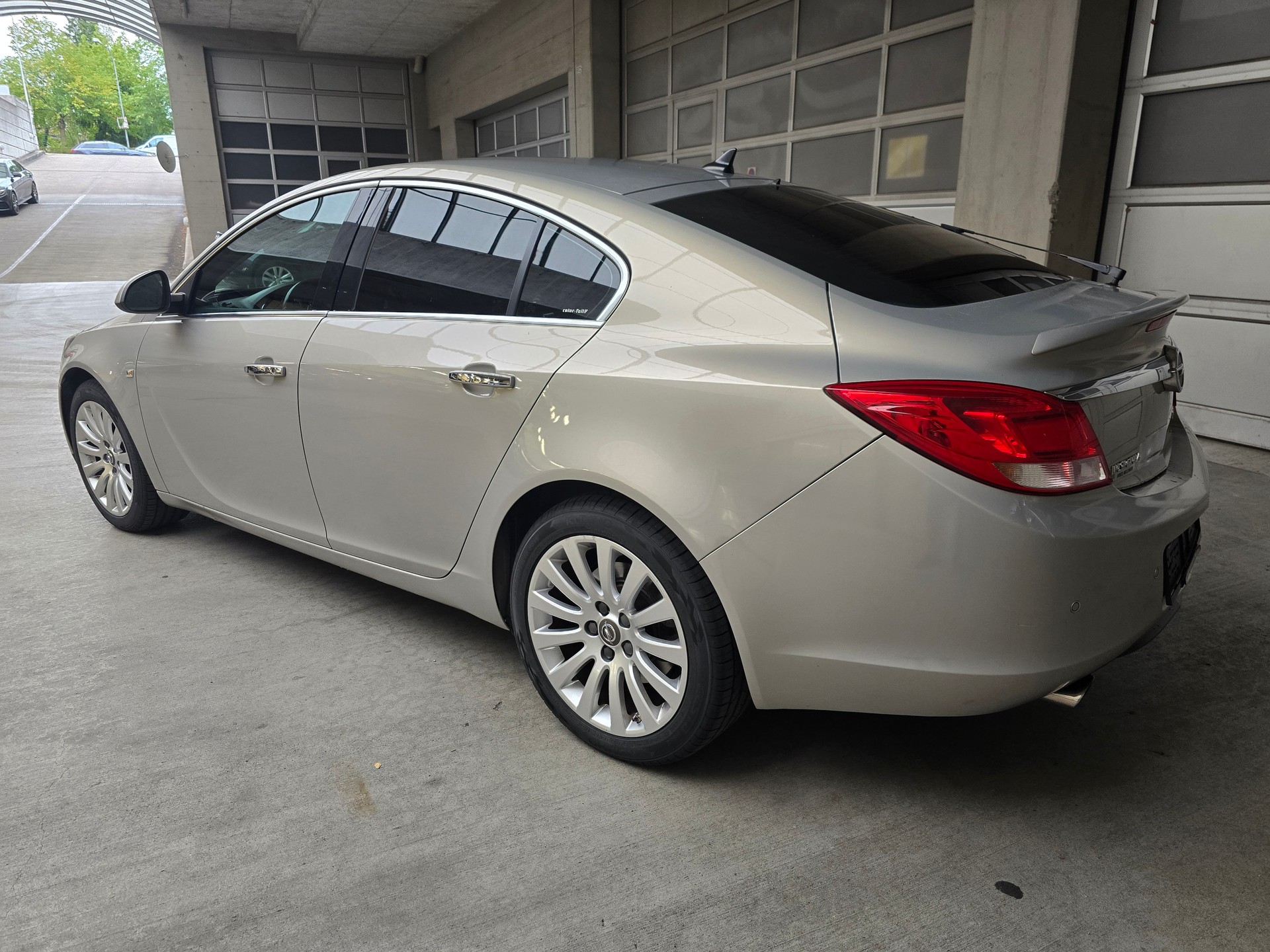 OPEL Insignia 2.0 Turbo Sport 4WD Automatic-image-2