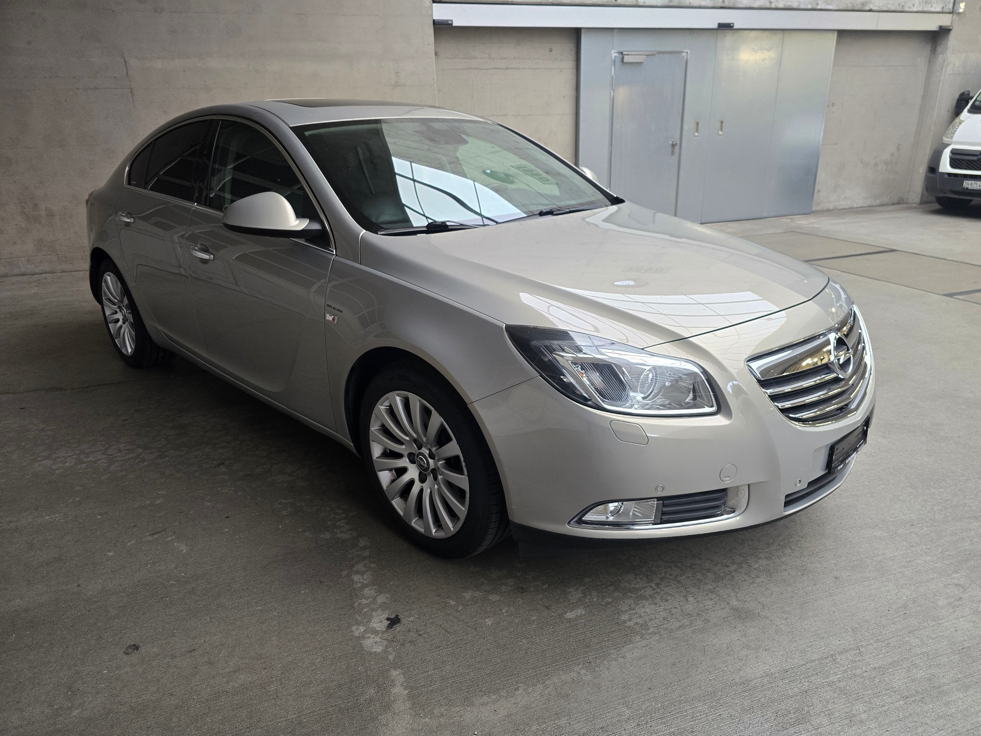OPEL Insignia 2.0 Turbo Sport 4WD Automatic-image-1