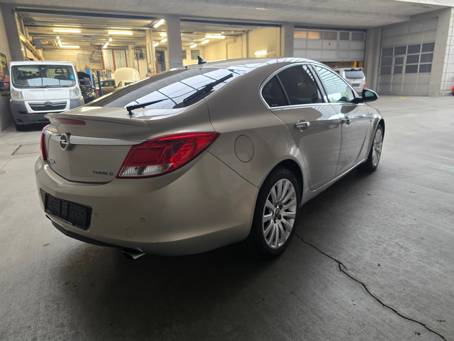 OPEL Insignia 2.0 Turbo Sport 4WD Automatic-image-3