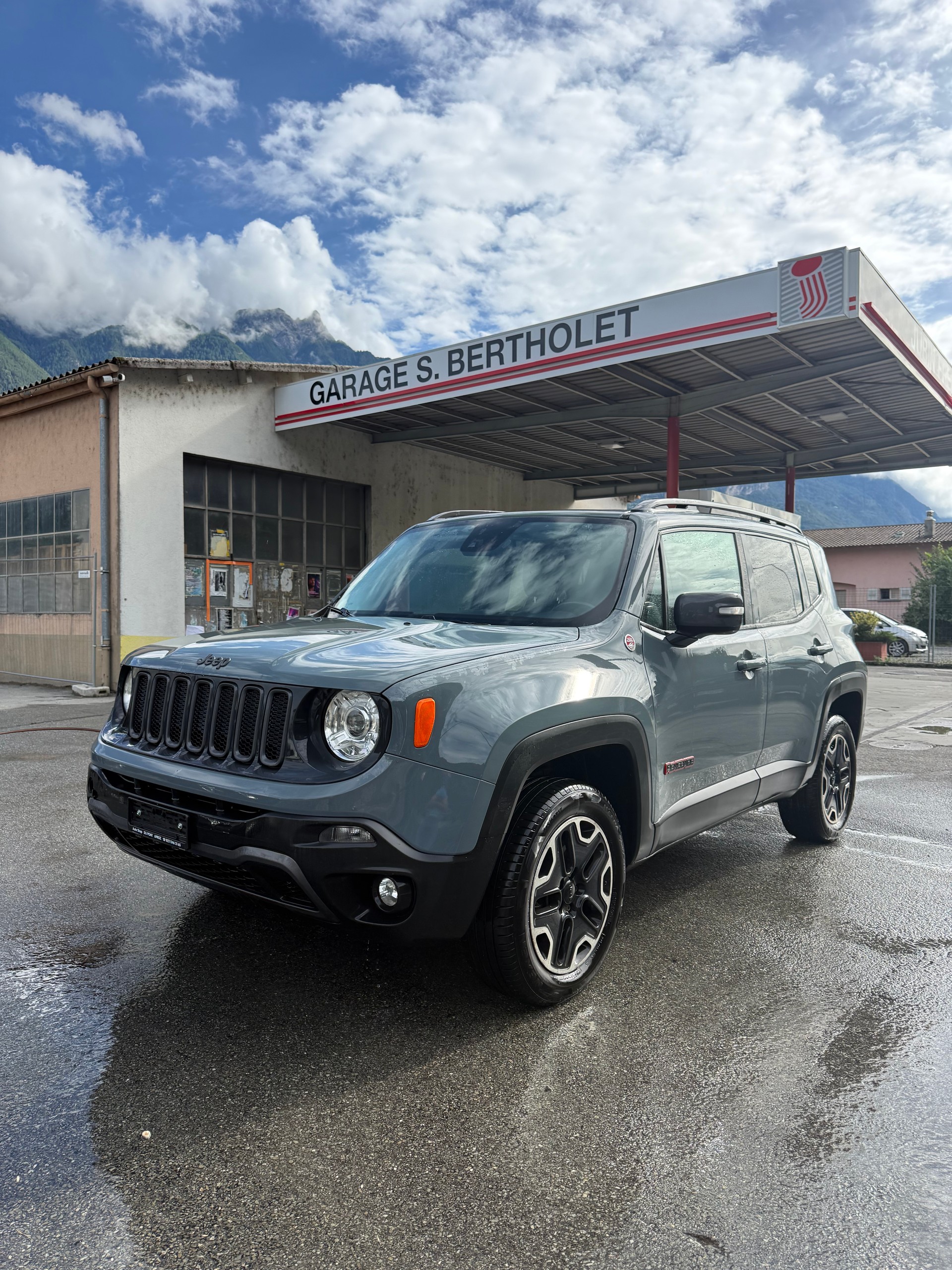 JEEP Renegade 2.0 CRD Trailhawk AWD + Low Range 9ATX-image-1