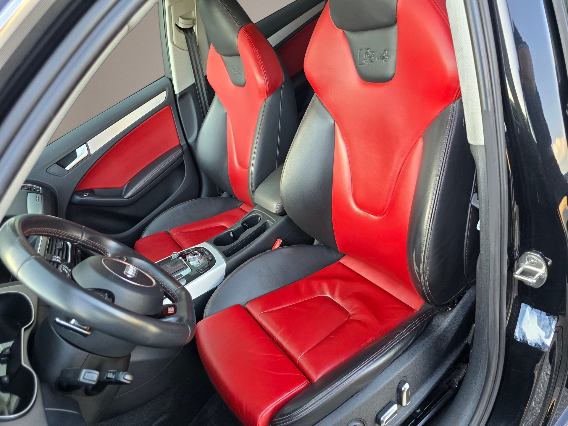 AUDI S4 Avant 3.0 TFSI quattro S-tronic-image-6