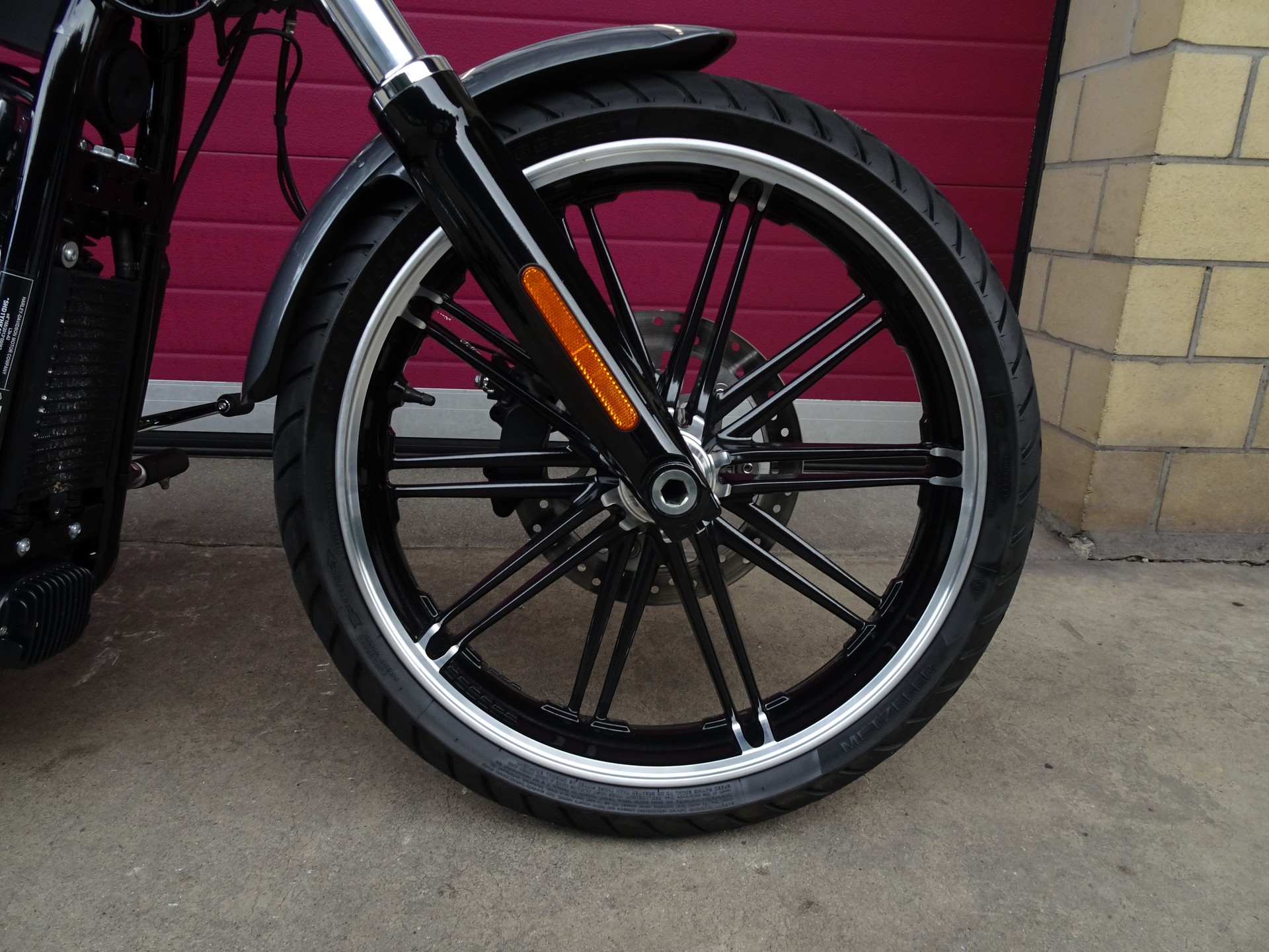 HARLEY-DAVIDSON FXBRS Breakout 114-showroom-element-1