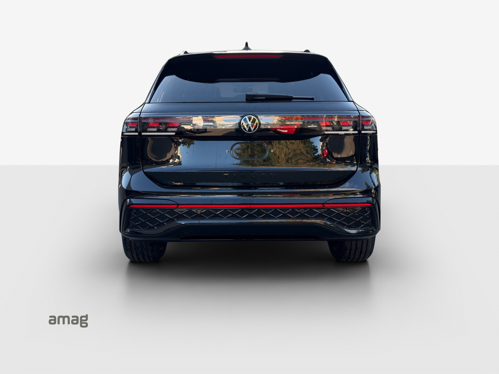 VW Tiguan 2.0 TSI DSG R-Line 4Motion-image-3