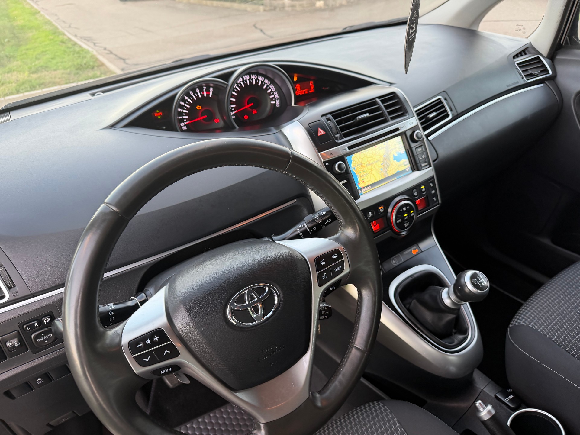 TOYOTA Verso 1.8 Trend-image-6