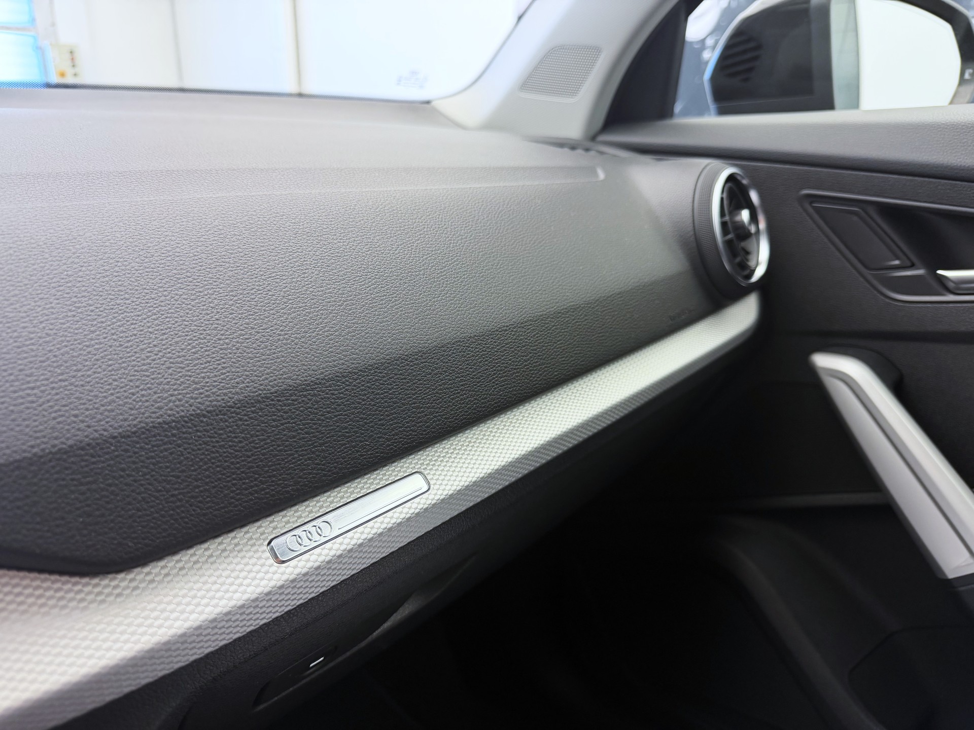AUDI Q2 35 TFSI advanced S-tronic-image-17