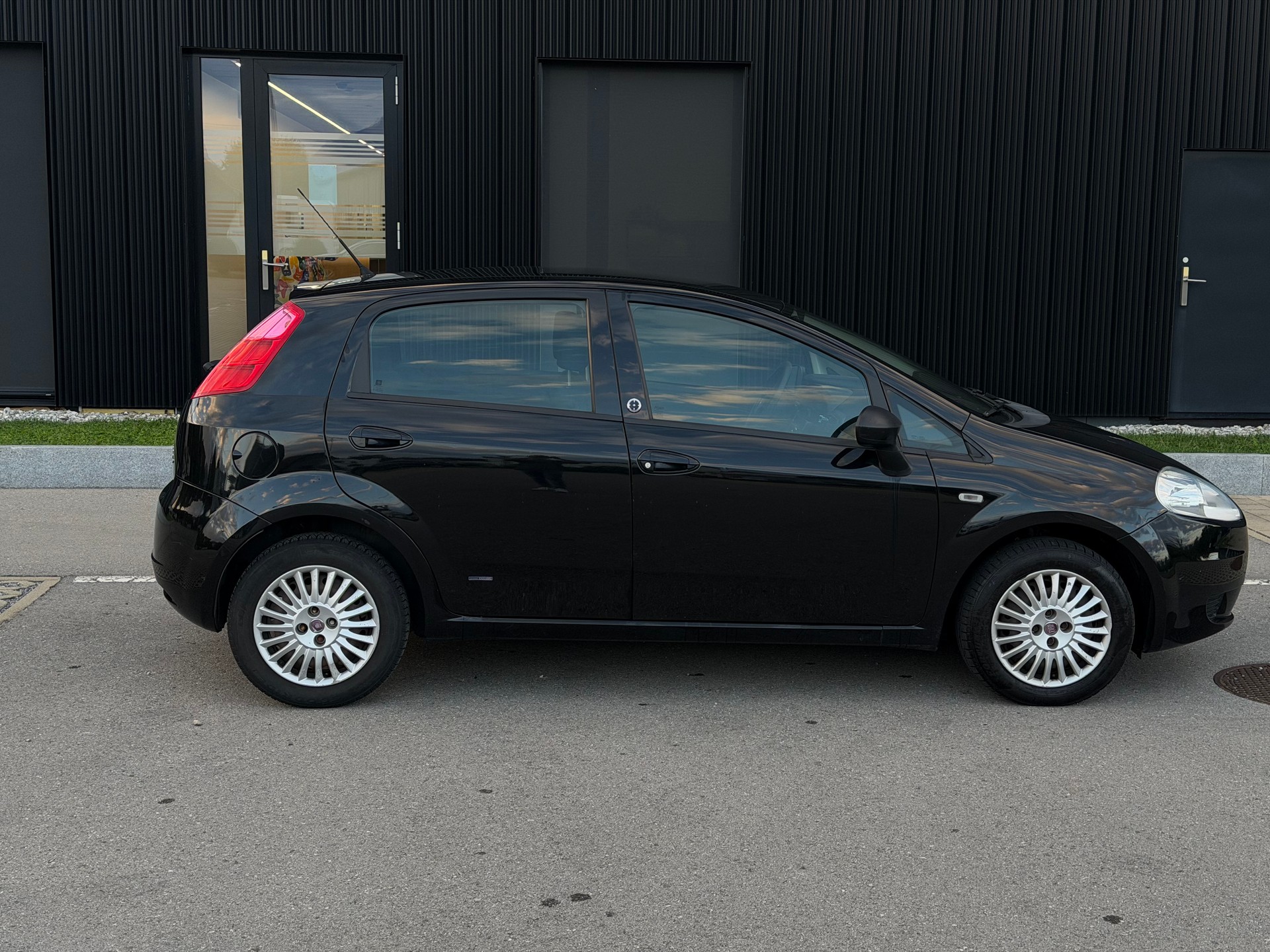 FIAT Punto 1.4 Dynamic-image-4