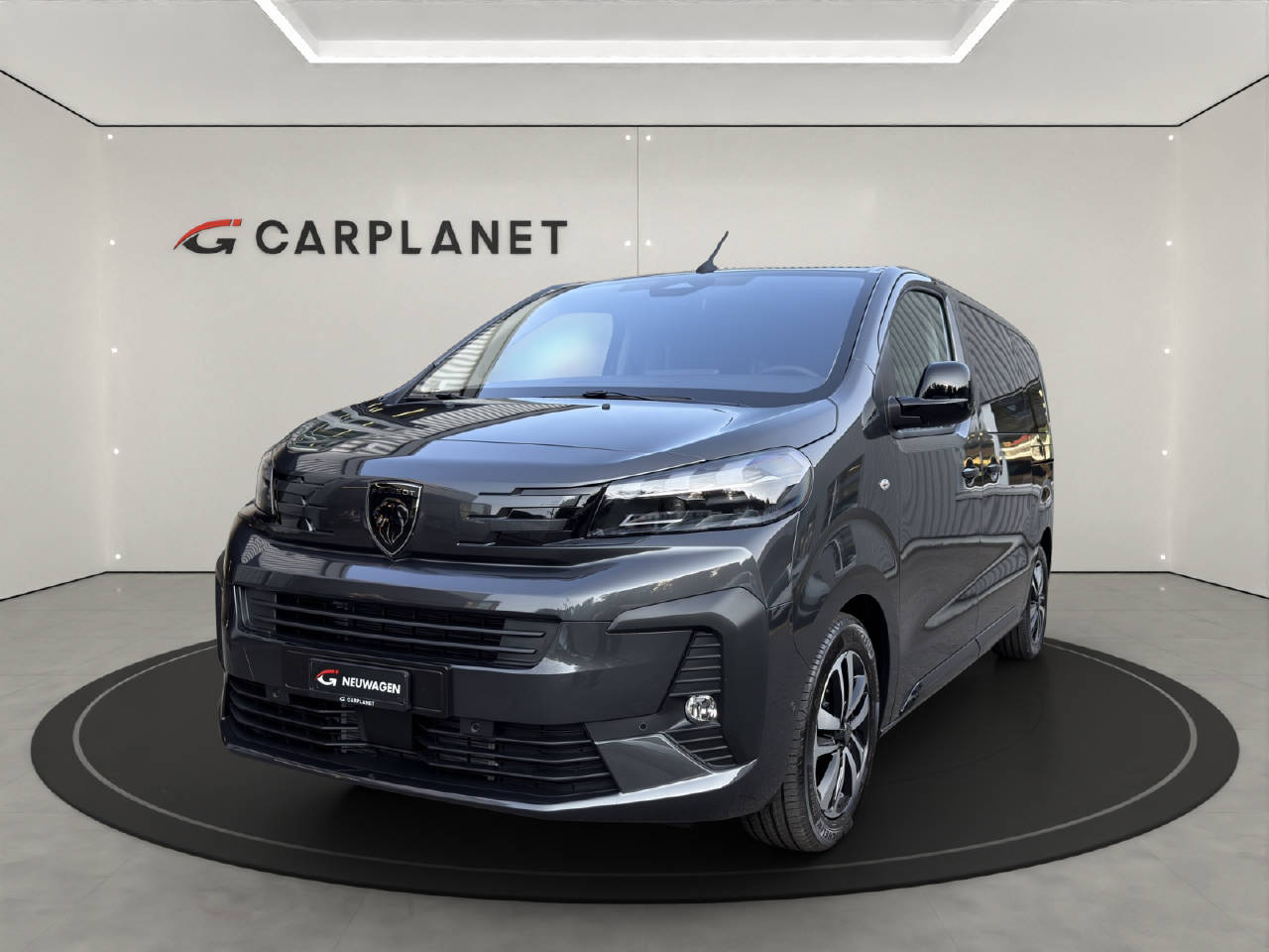 PEUGEOT Traveller Standard 2.2 BlueHDi 180 Family Edition S/S-image-0