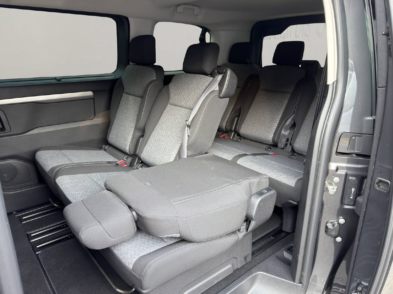 PEUGEOT Traveller Standard 2.2 BlueHDi 180 Family Edition S/S-image-9