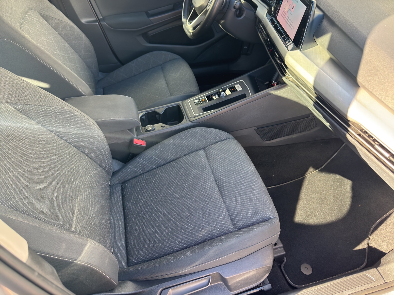VW Golf Variant 1.0 eTSI mHEV Life DSG-image-13