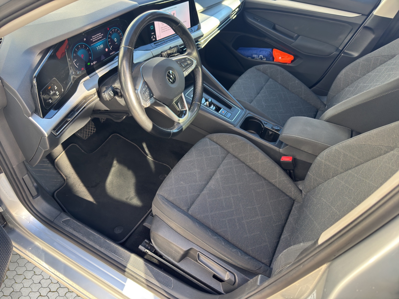 VW Golf Variant 1.0 eTSI mHEV Life DSG-image-8