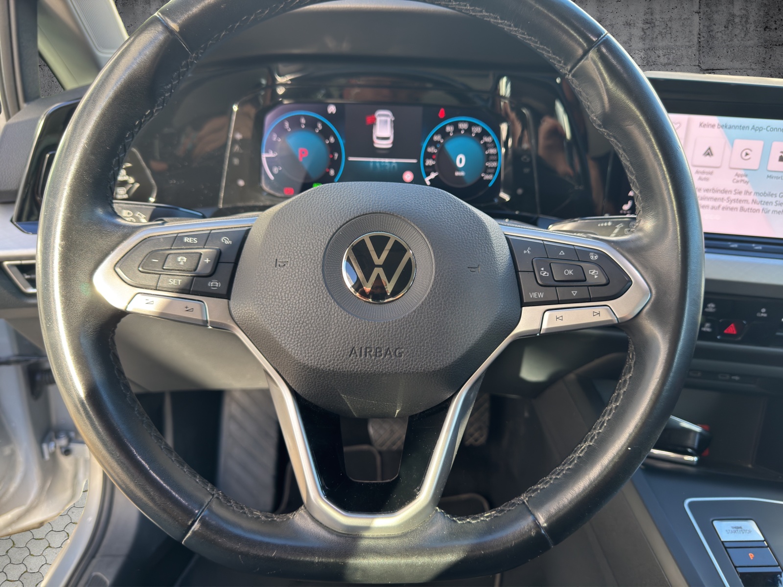 VW Golf Variant 1.0 eTSI mHEV Life DSG-image-9