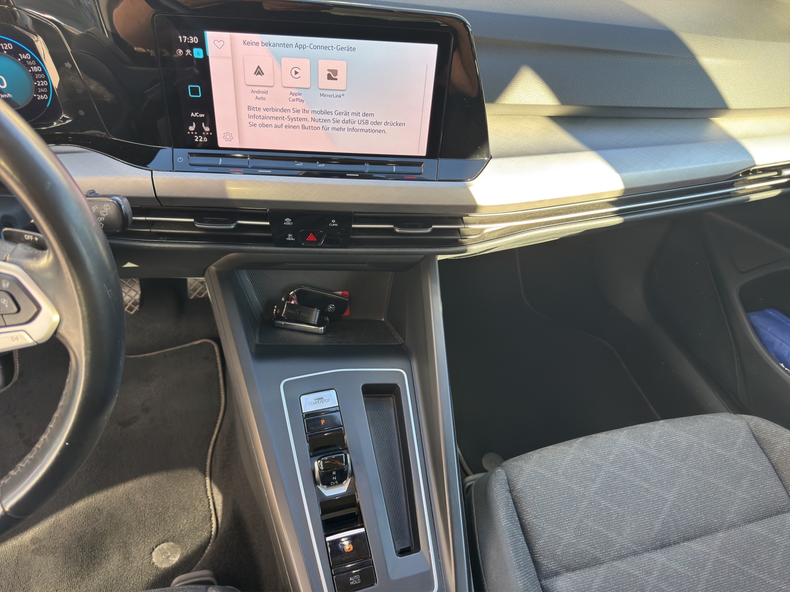VW Golf Variant 1.0 eTSI mHEV Life DSG-image-11