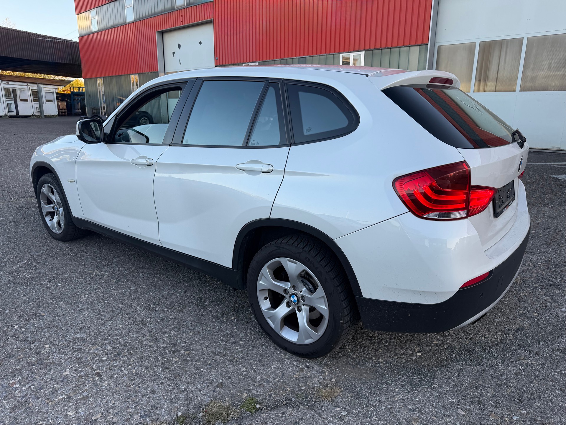 BMW X1 sDrive 18i-image-3