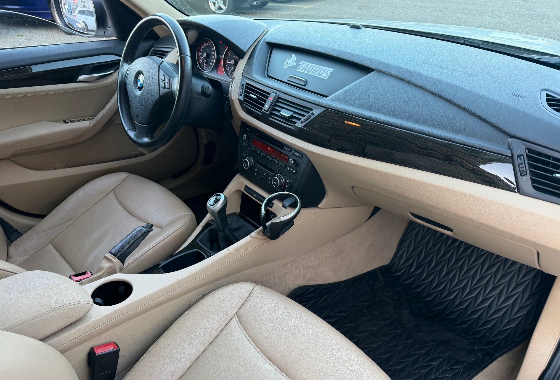 BMW X1 sDrive 18i-image-6