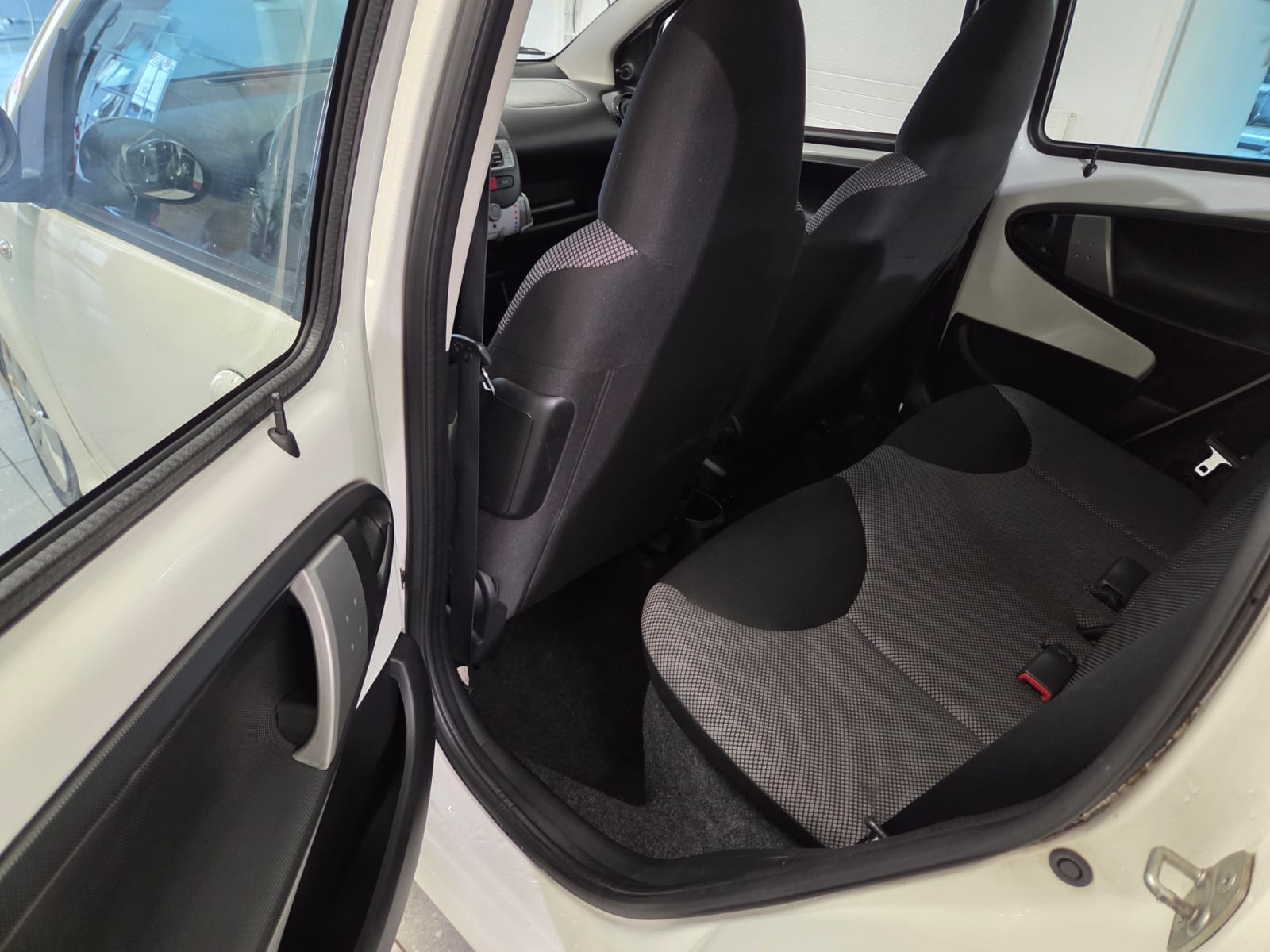 TOYOTA Aygo 1.0 VVT-i Sol Multimode-image-9