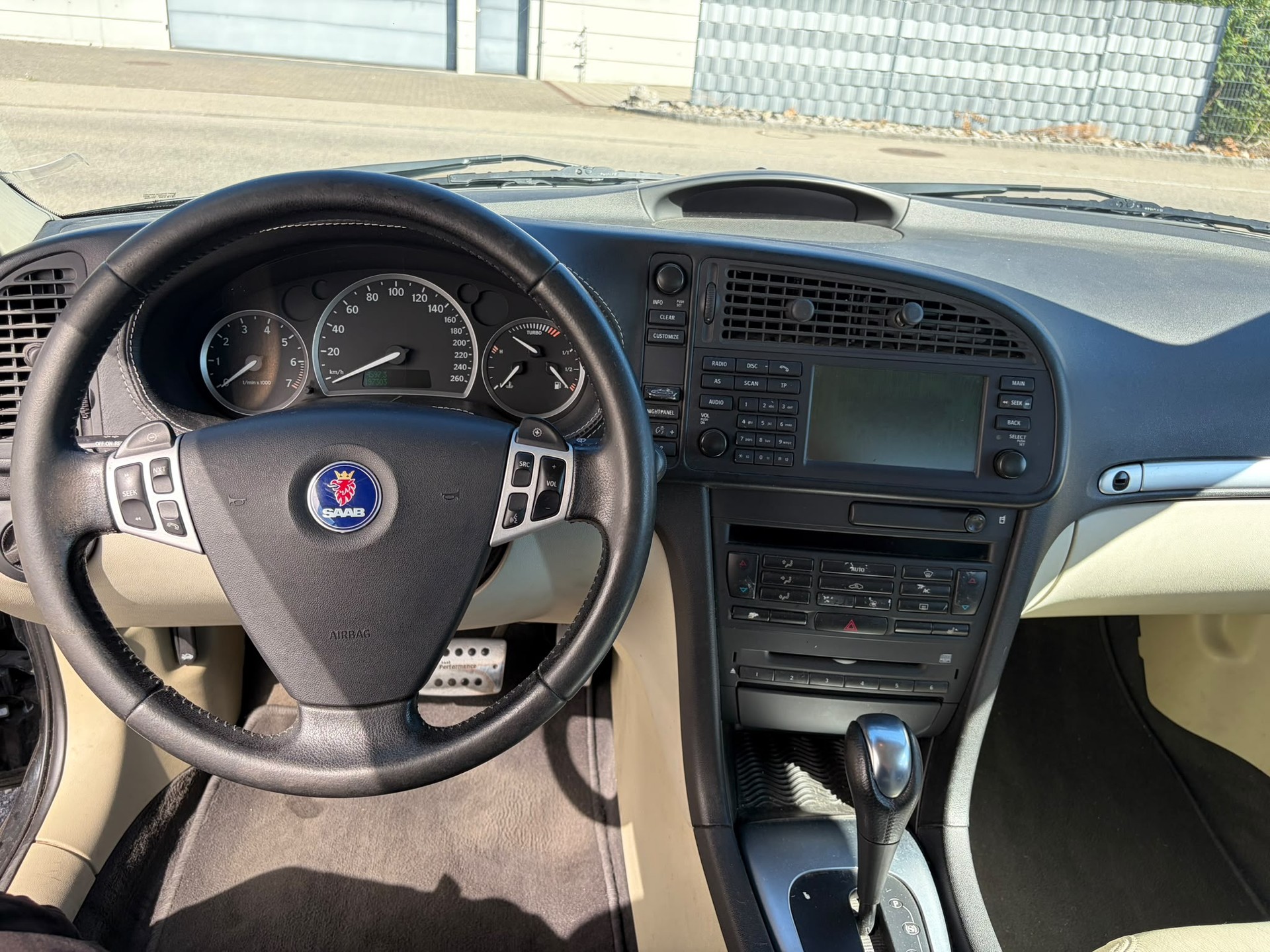 SAAB 9-3 2.0T Aero-image-10
