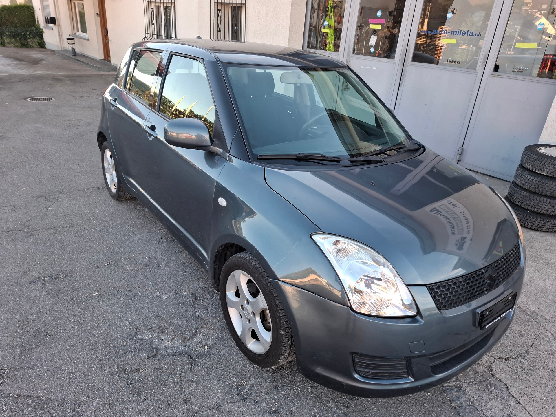 SUZUKI Swift 1.3i 16V GL-image-1