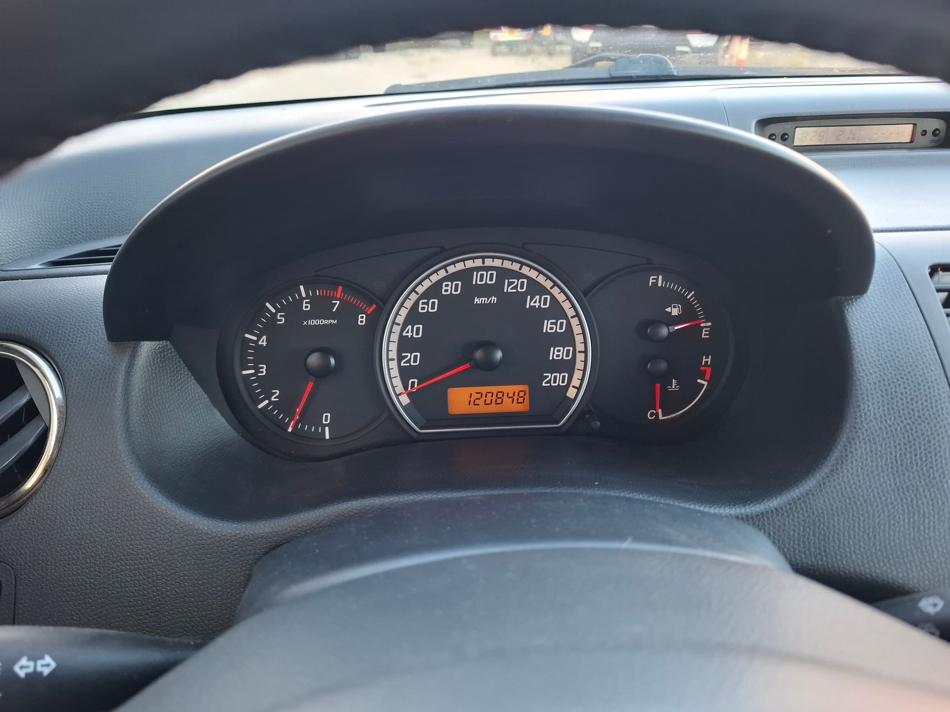 SUZUKI Swift 1.3i 16V GL-image-10