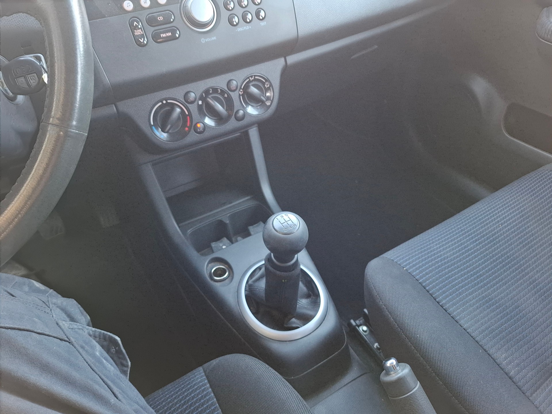 SUZUKI Swift 1.3i 16V GL-image-9