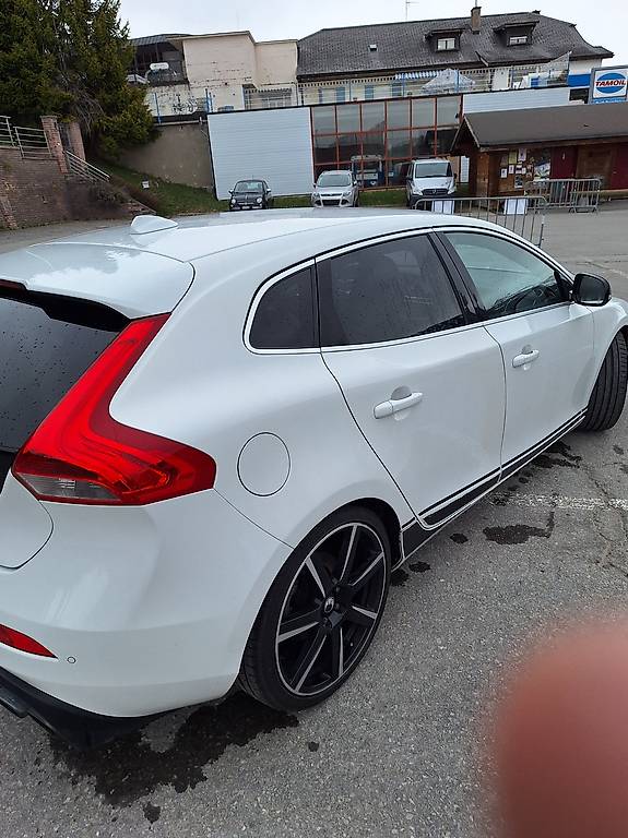 VOLVO V40 Sport200-image-2