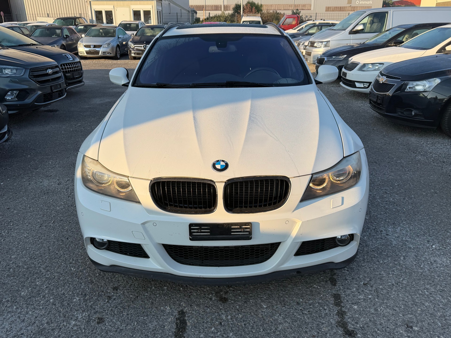 BMW 320d xDrive Touring-image-1