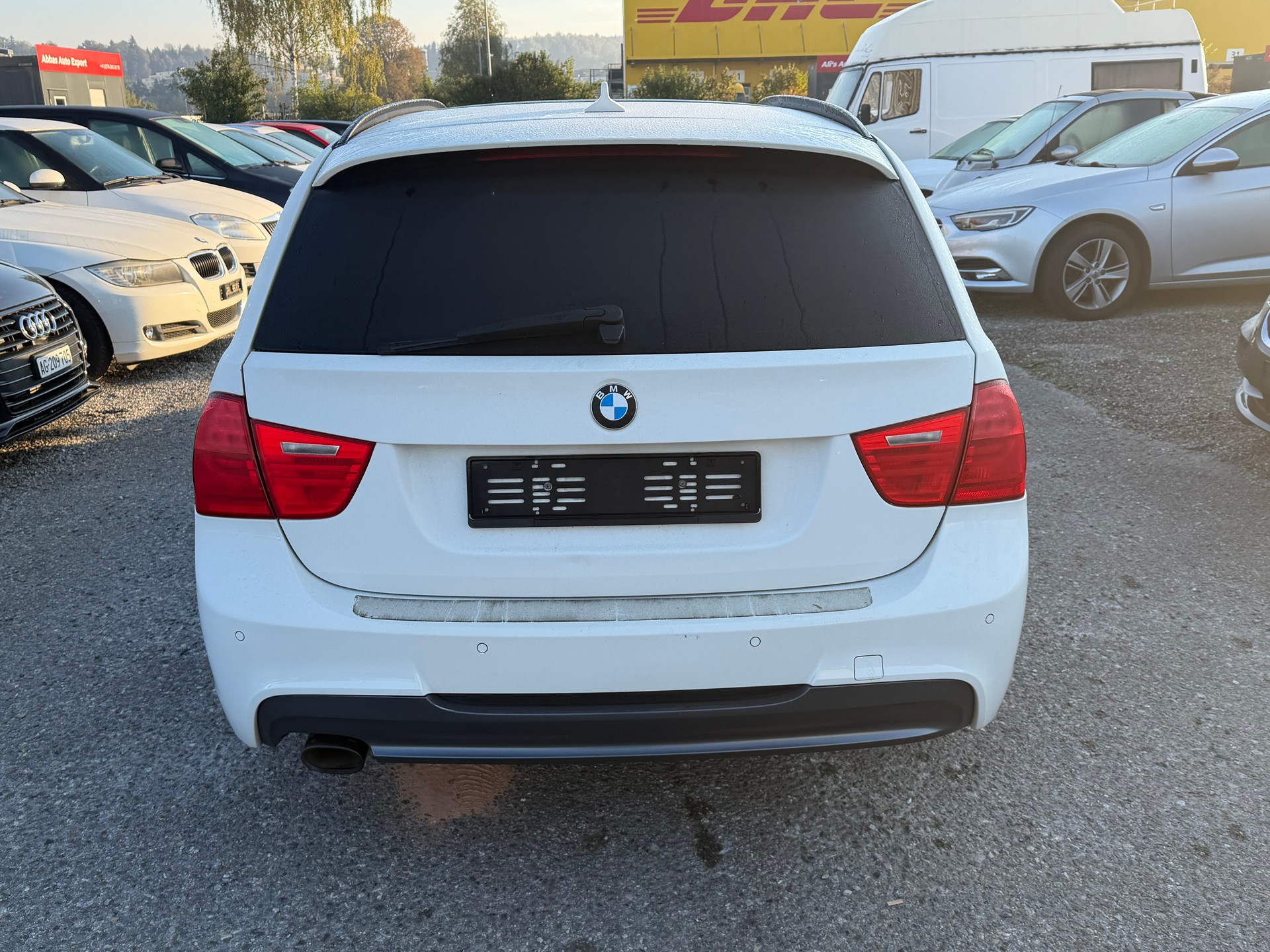 BMW 320d xDrive Touring-image-4