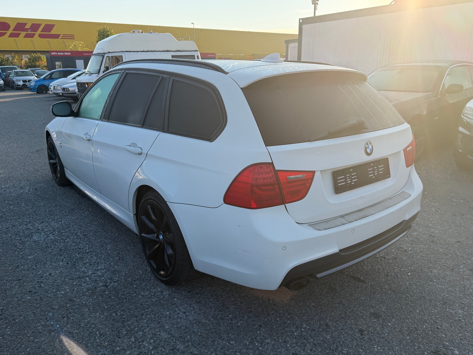 BMW 320d xDrive Touring-image-5