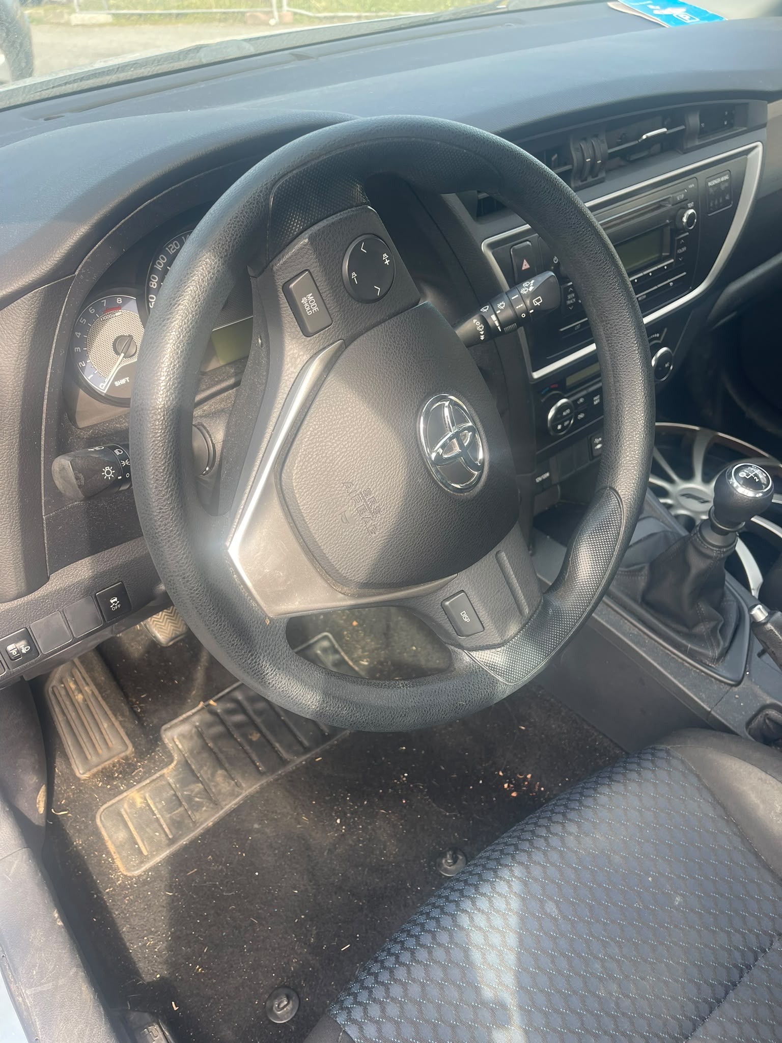TOYOTA Auris 1.6 Luna-image-4