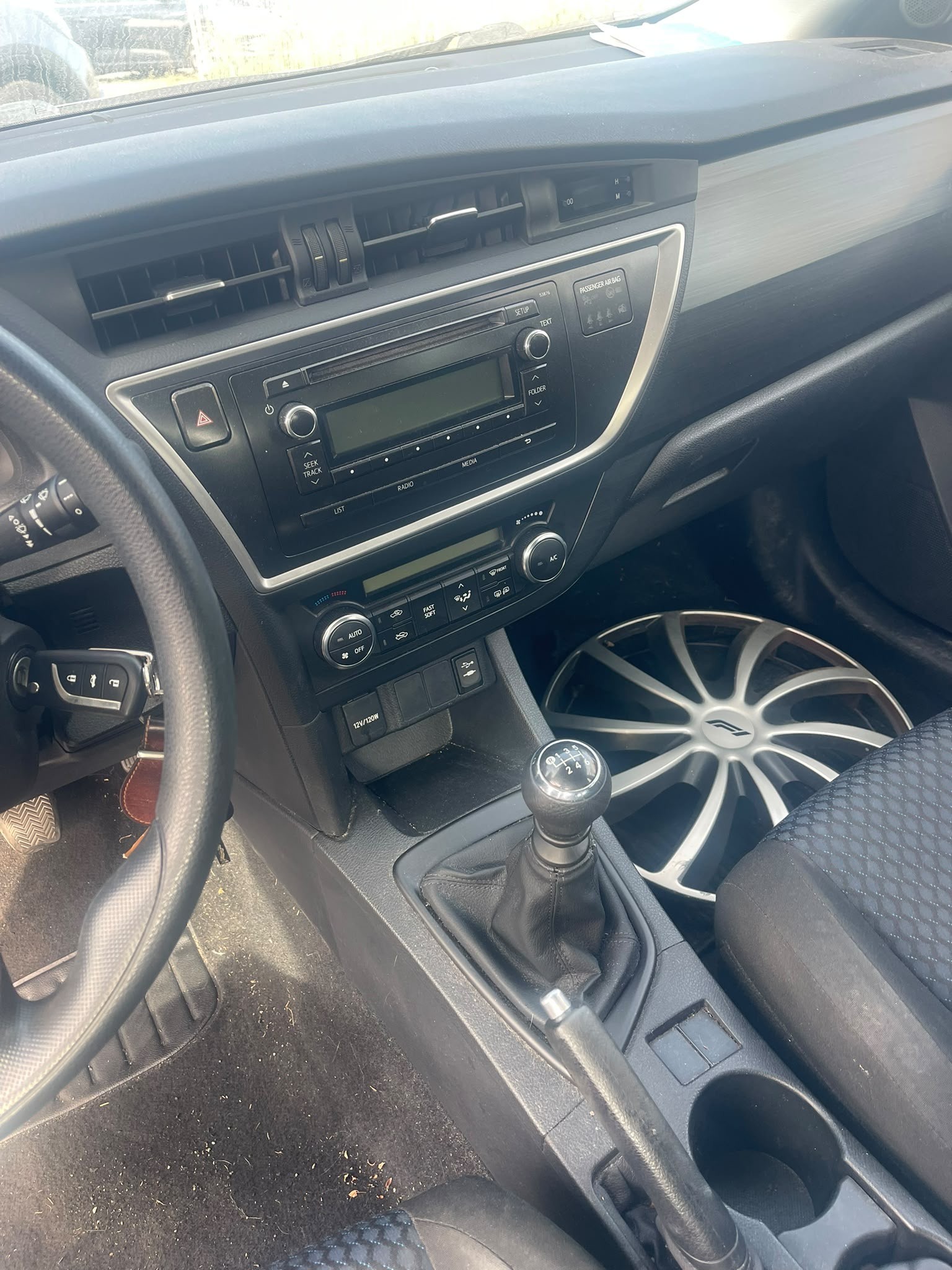 TOYOTA Auris 1.6 Luna-image-5