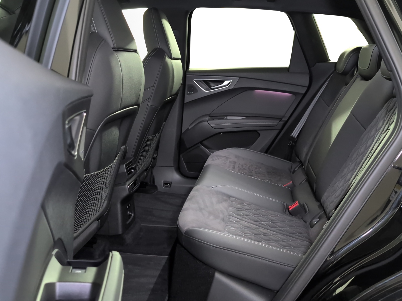AUDI Q4 e-tron 45 quattro-image-7