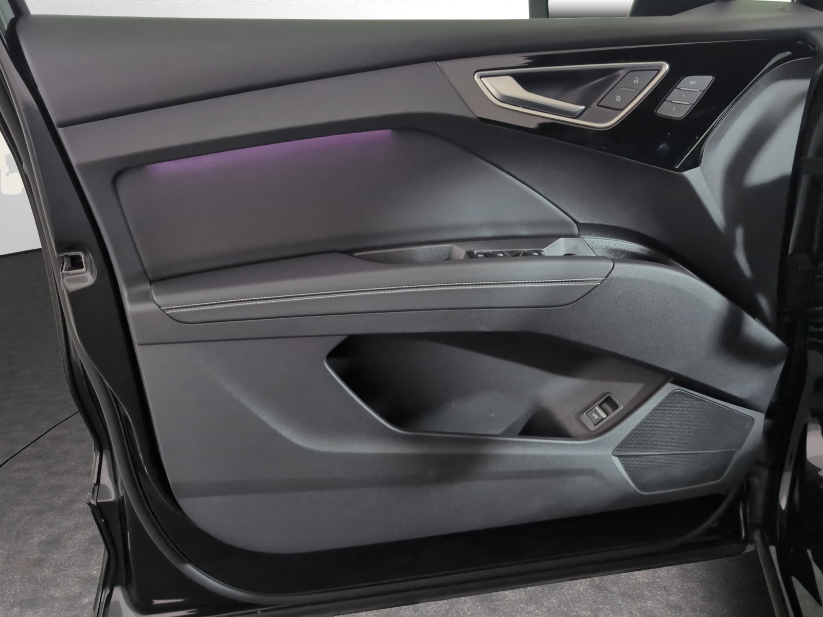 AUDI Q4 e-tron 45 quattro-image-13