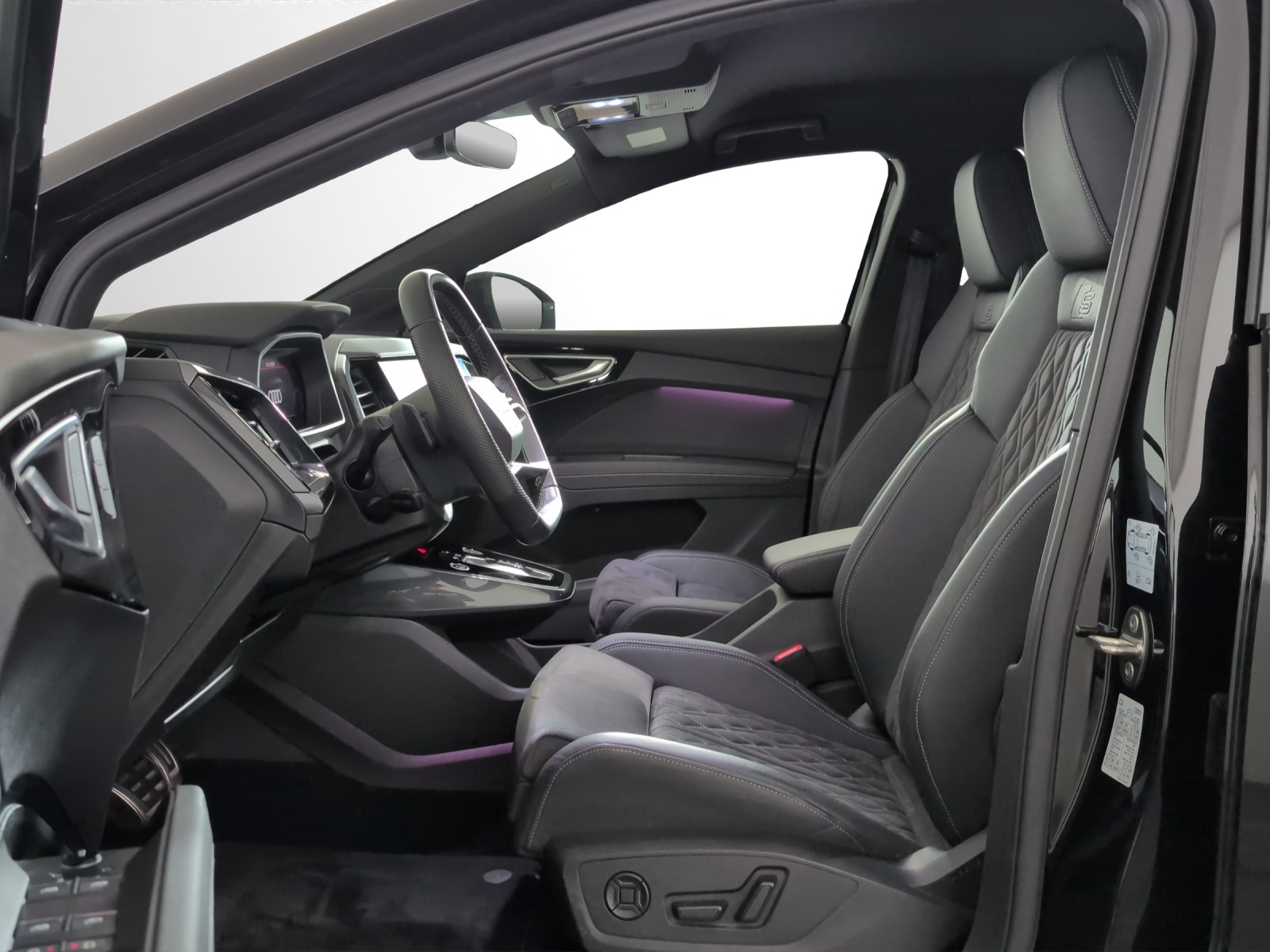 AUDI Q4 e-tron 45 quattro-image-5