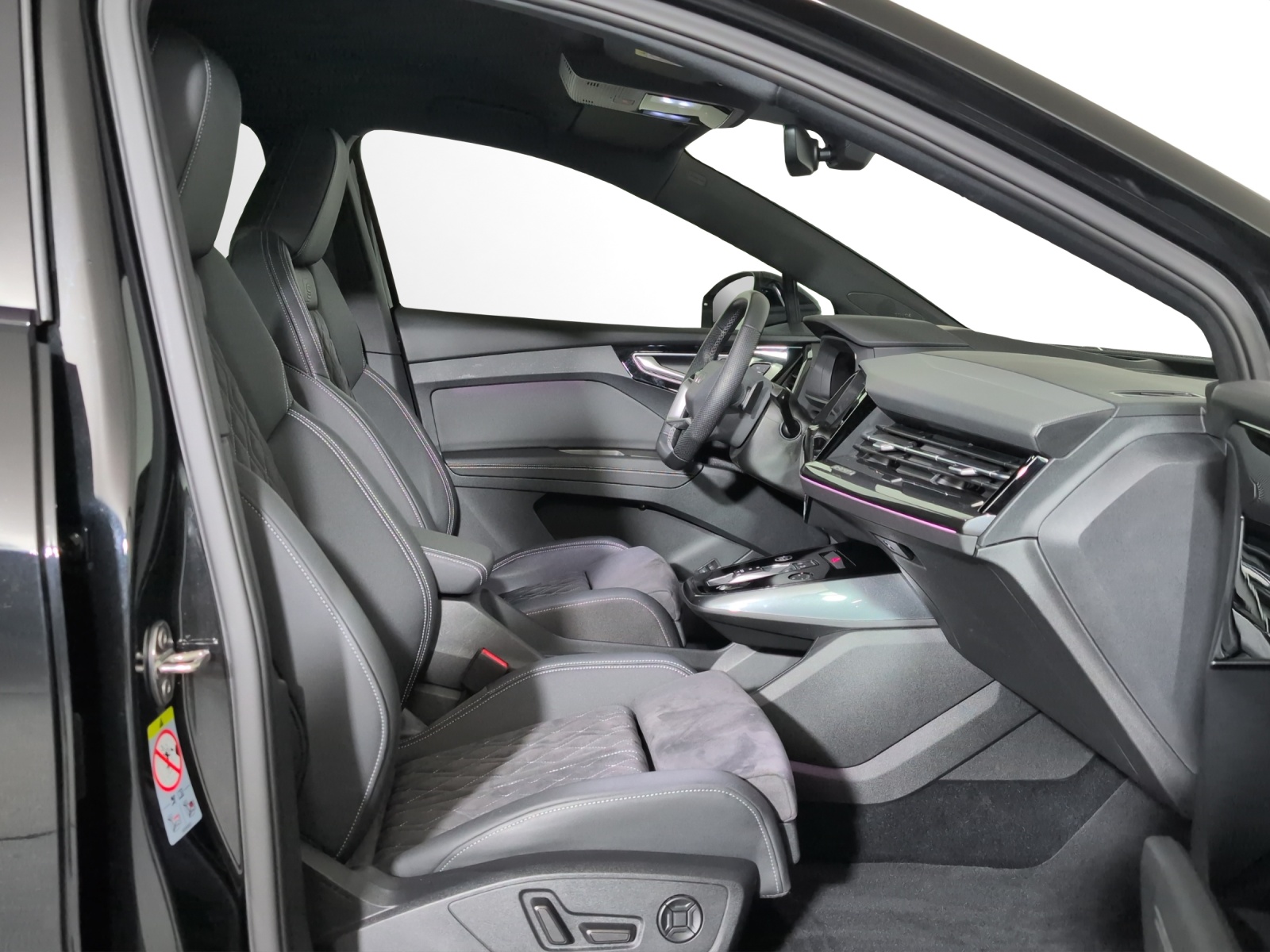 AUDI Q4 e-tron 45 quattro-image-6