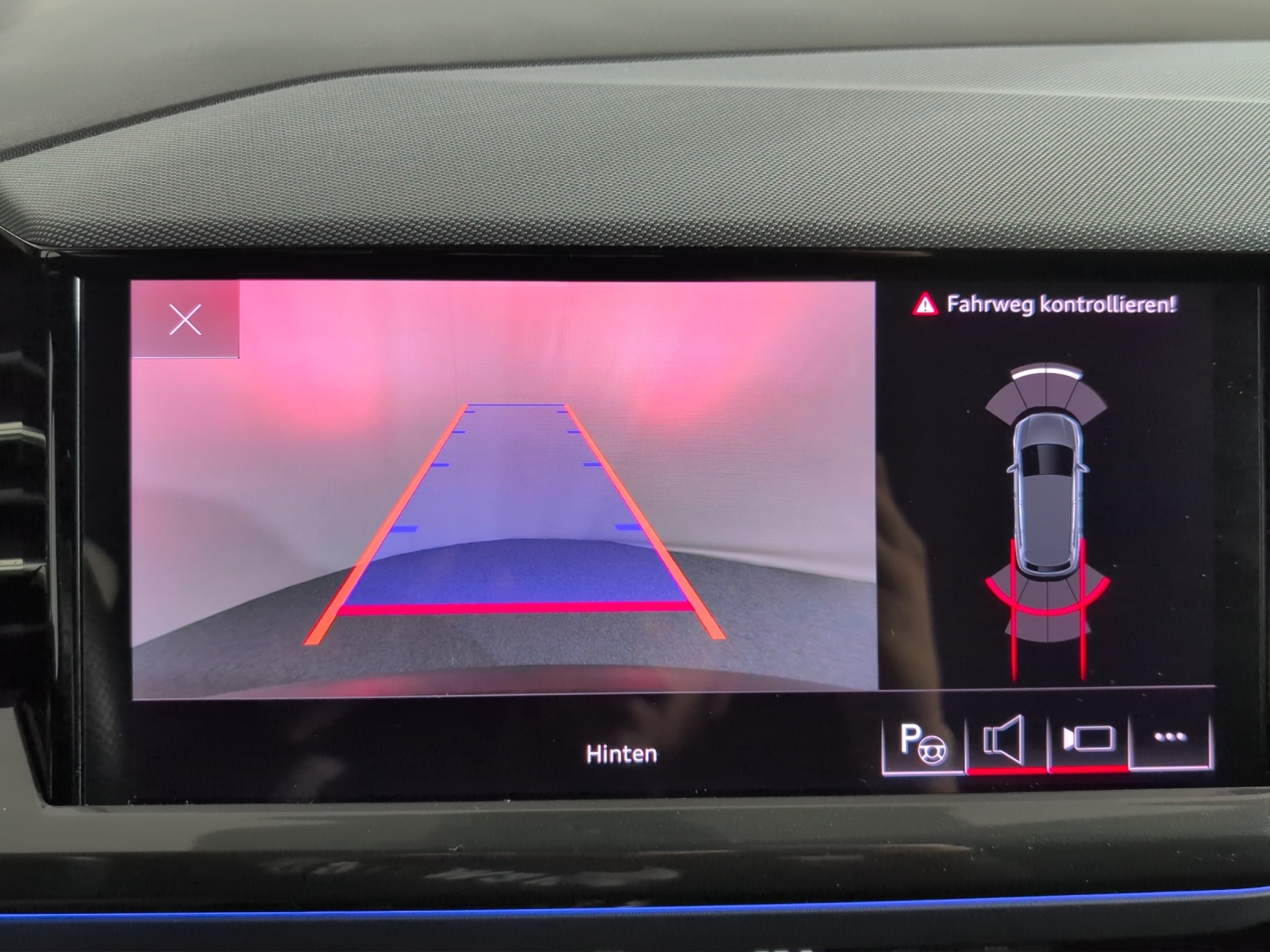 AUDI Q4 e-tron 45 quattro-image-12