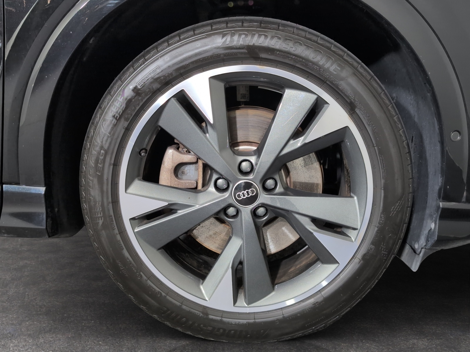 AUDI Q4 e-tron 45 quattro-image-4