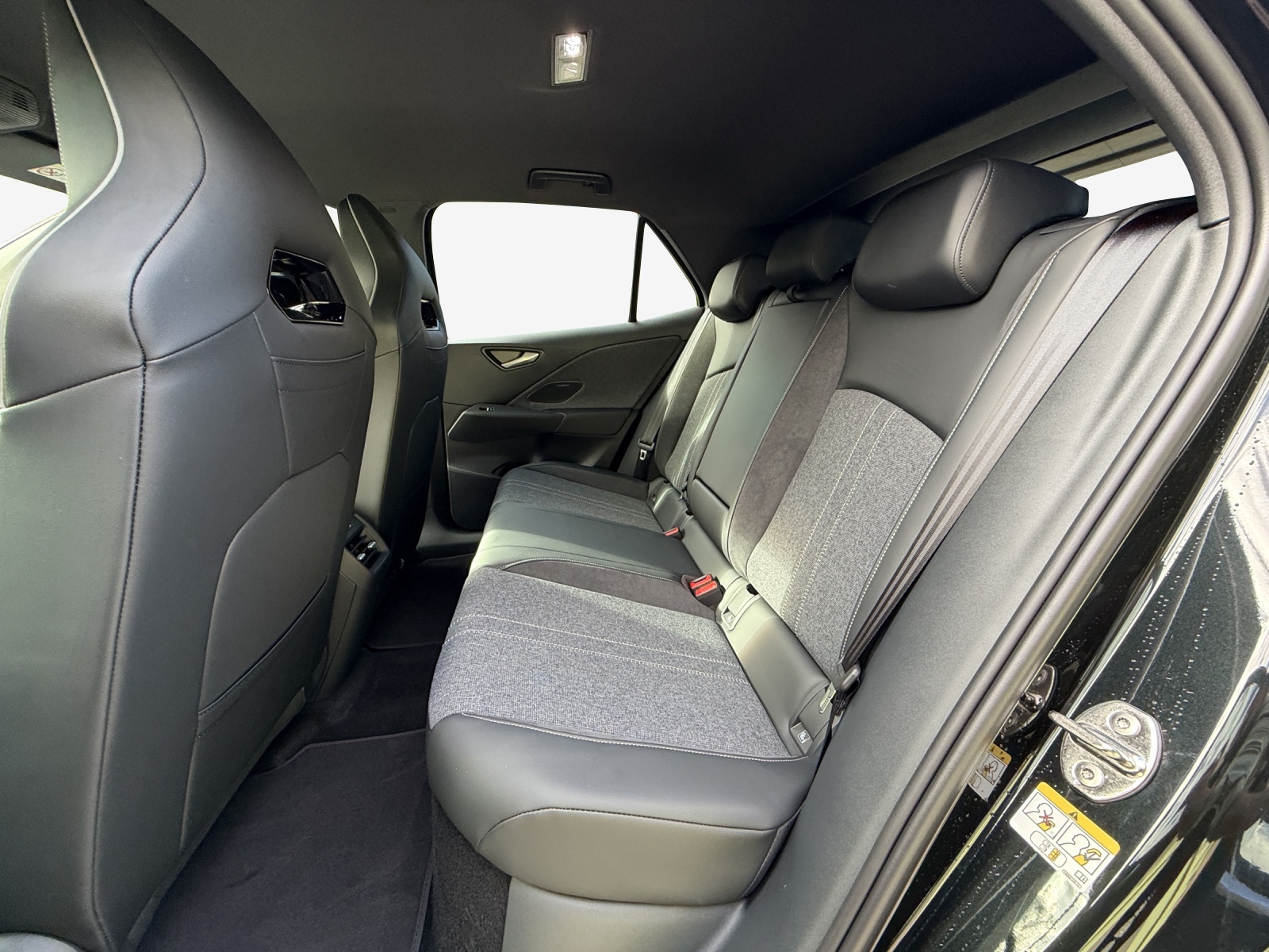 VW ID.3 Neo 79 kWh 231 PS Style-image-11