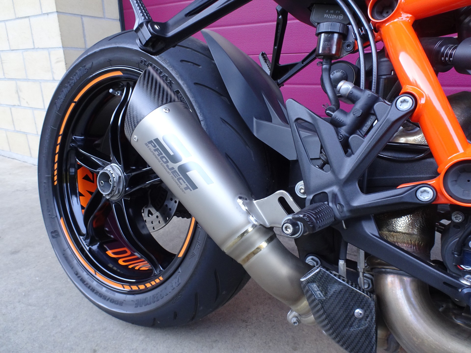 KTM 1290 Super Duke R-image-13